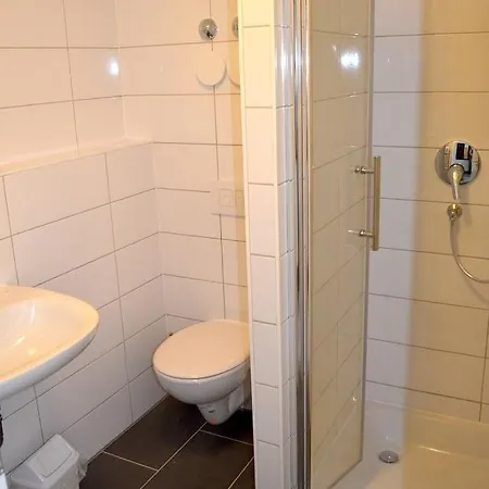 Zwei Raben Pensionat 3*