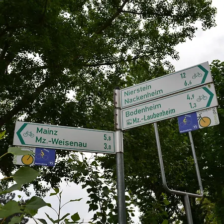 Zwei Raben Гостевой дом Майнц