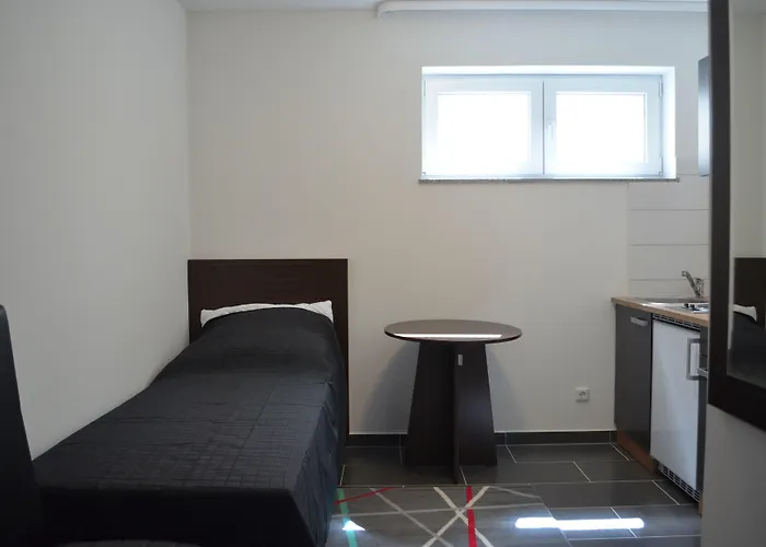 Zwei Raben בית הארחה 3*