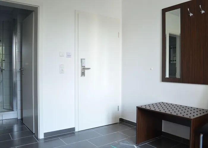 Zwei Raben בית הארחה 3*