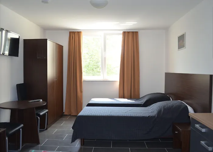 Zwei Raben 3* מיינץ