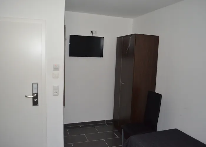 Zwei Raben בית הארחה