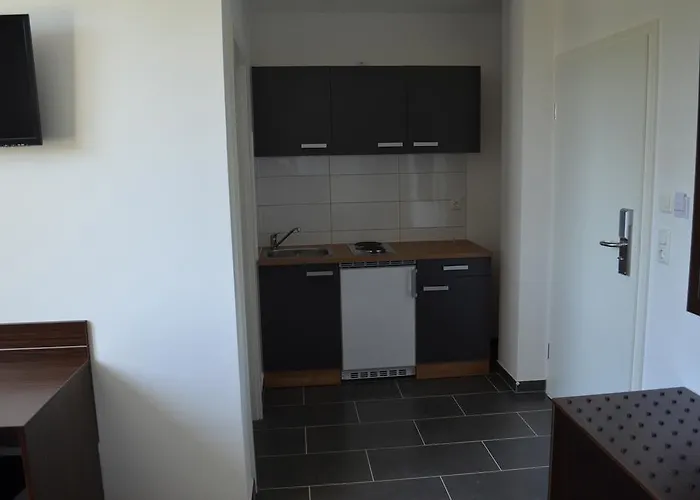 Zwei Raben Πανσιόν 3*