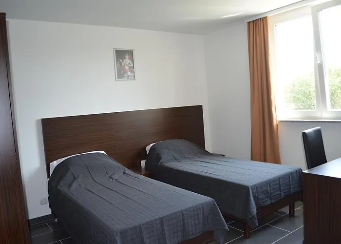 Πανσιόν Zwei Raben 3*